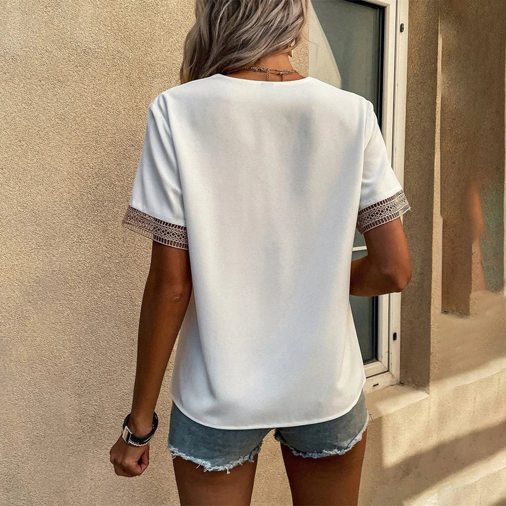 Juliette - Elegant Bomuldsbluse med Blondedetaljer